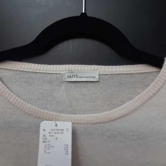 Earth Music & Ecology Ivory Ruffle Sweater Top S - Picture 3 of 3
